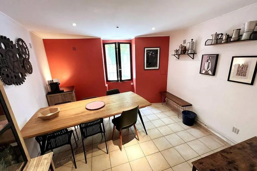 Maison Entiere 3 Chambres - Avignon Centre - Ideal Festival 0*,  France